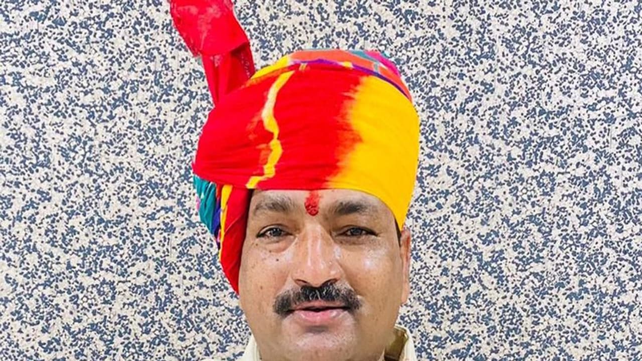 गहलोत सरकार की बढ़ी मुश्किलें: कांग्रेस विधायक ने दिया इस्तीफा, कहा जालौर की घटना से बेहद दुखी हूं गहलोत सरकार की बढ़ी मुश्किलें: कांग्रेस विधायक ने दिया इस्तीफा, कहा जालौर की घटना से बेहद दुखी हूं