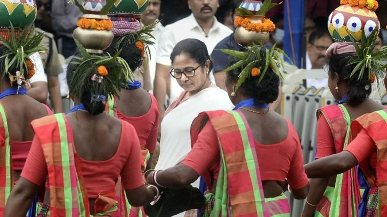 'একজন মানুষও ক্ষুধার্ত থাকবে না', স্বাধীনতার দিনে স্বপ্নের ভারত গঠনের বার্তা মমতার 'একজন মানুষও ক্ষুধার্ত থাকবে না', স্বাধীনতার দিনে স্বপ্নের ভারত গঠনের বার্তা মমতার