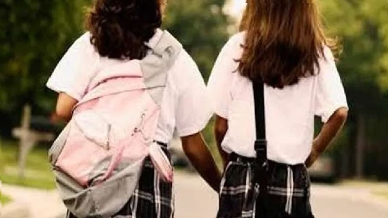 कन्नौज में दो मासूम पढ़ाई के डर से घर छोड़ पहुंची 100 किमी दूर, झूठी कहानी बताकर पुलिस को किया गुमराह कन्नौज में दो मासूम पढ़ाई के डर से घर छोड़ पहुंची 100 किमी दूर, झूठी कहानी बताकर पुलिस को किया गुमराह