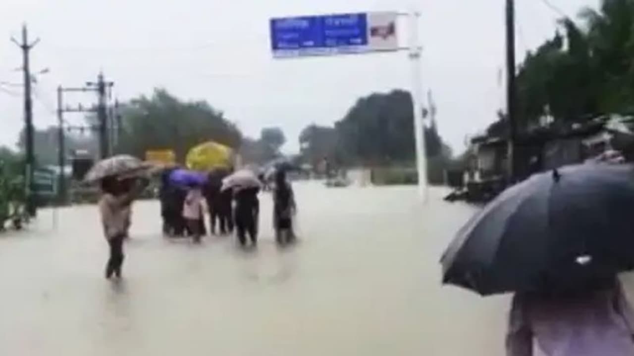 राजस्थान में फिर एक्टिव हुआ मानसून: 3 दिनों तक राज्य में भारी बारिश का अलर्ट, इन जिलों में होगी बरसात राजस्थान में फिर एक्टिव हुआ मानसून: 3 दिनों तक राज्य में भारी बारिश का अलर्ट, इन जिलों में होगी बरसात