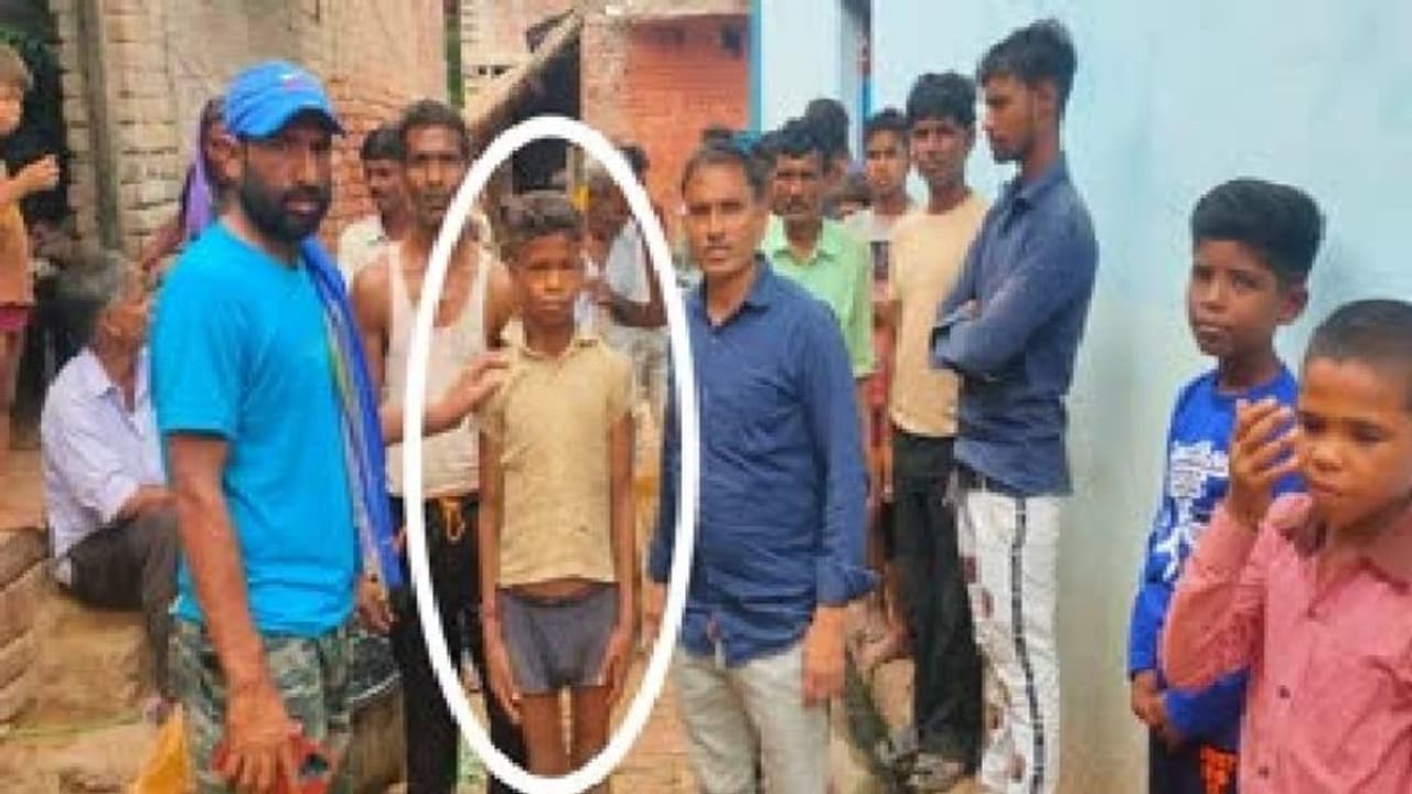 औरैया: वीडियो वायरल होने पर पुलिस ने लिया एक्शन, स्कूल के शौचालय में 19 घंटे बंद छात्र को खोजते रह गए थे परिजन औरैया: वीडियो वायरल होने पर पुलिस ने लिया एक्शन, स्कूल के शौचालय में 19 घंटे बंद छात्र को खोजते रह गए थे परिजन