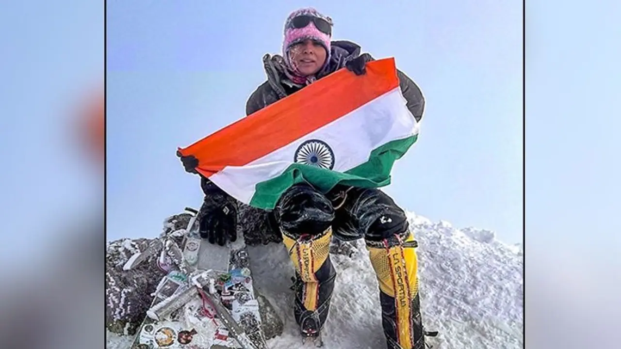 Independence Day 2022: Indian mountaineer Bhawna Dehariya takes tricolour to Europe's highest peak Independence Day 2022: Indian mountaineer Bhawna Dehariya takes tricolour to Europe's highest peak