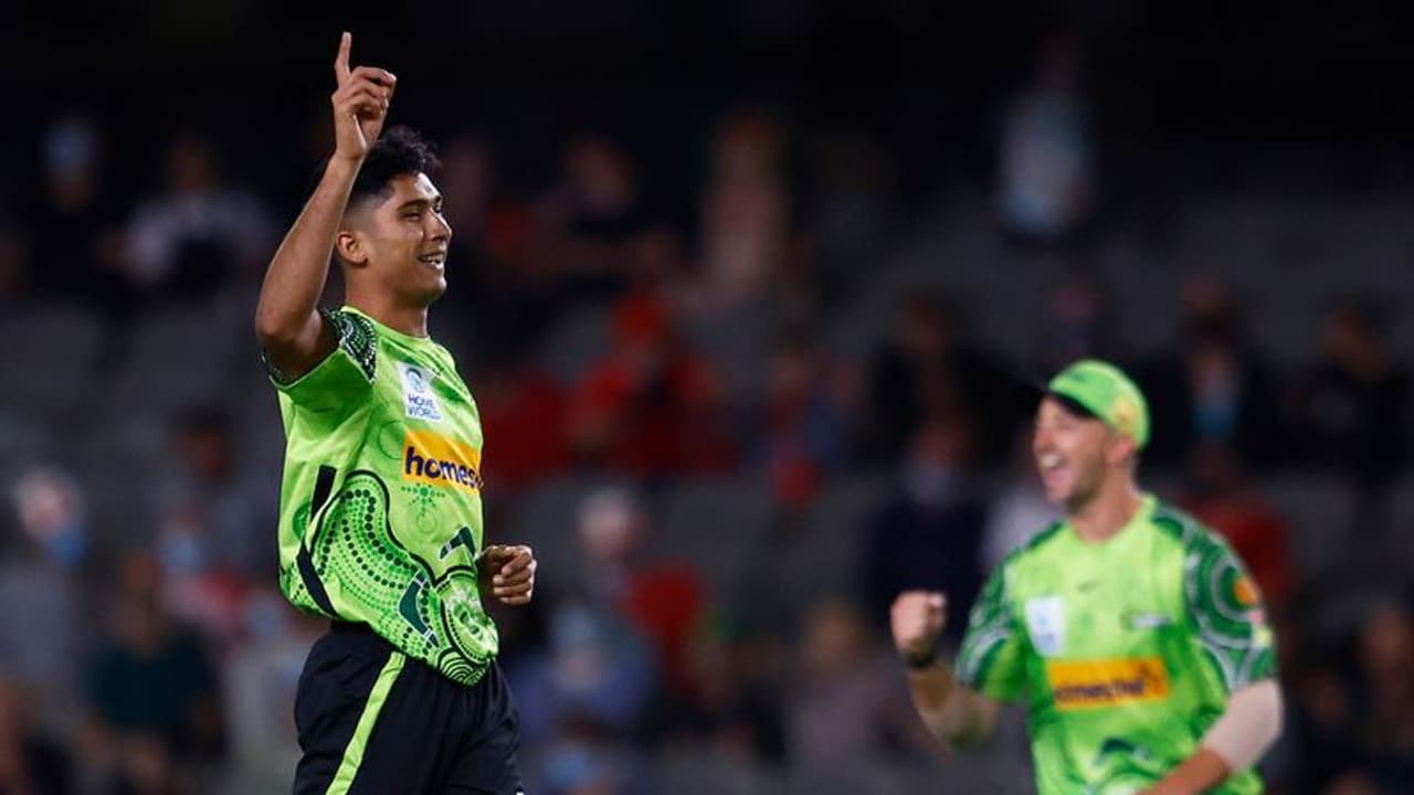 പുറത്തായതിന് പിന്നാലെ പാക് പേസര്‍ 'ഏറുകാരനെന്ന്' ആംഗ്യം; സ്റ്റോയ്നിസിനെതിരെ രൂക്ഷ വിമര്‍ശനം