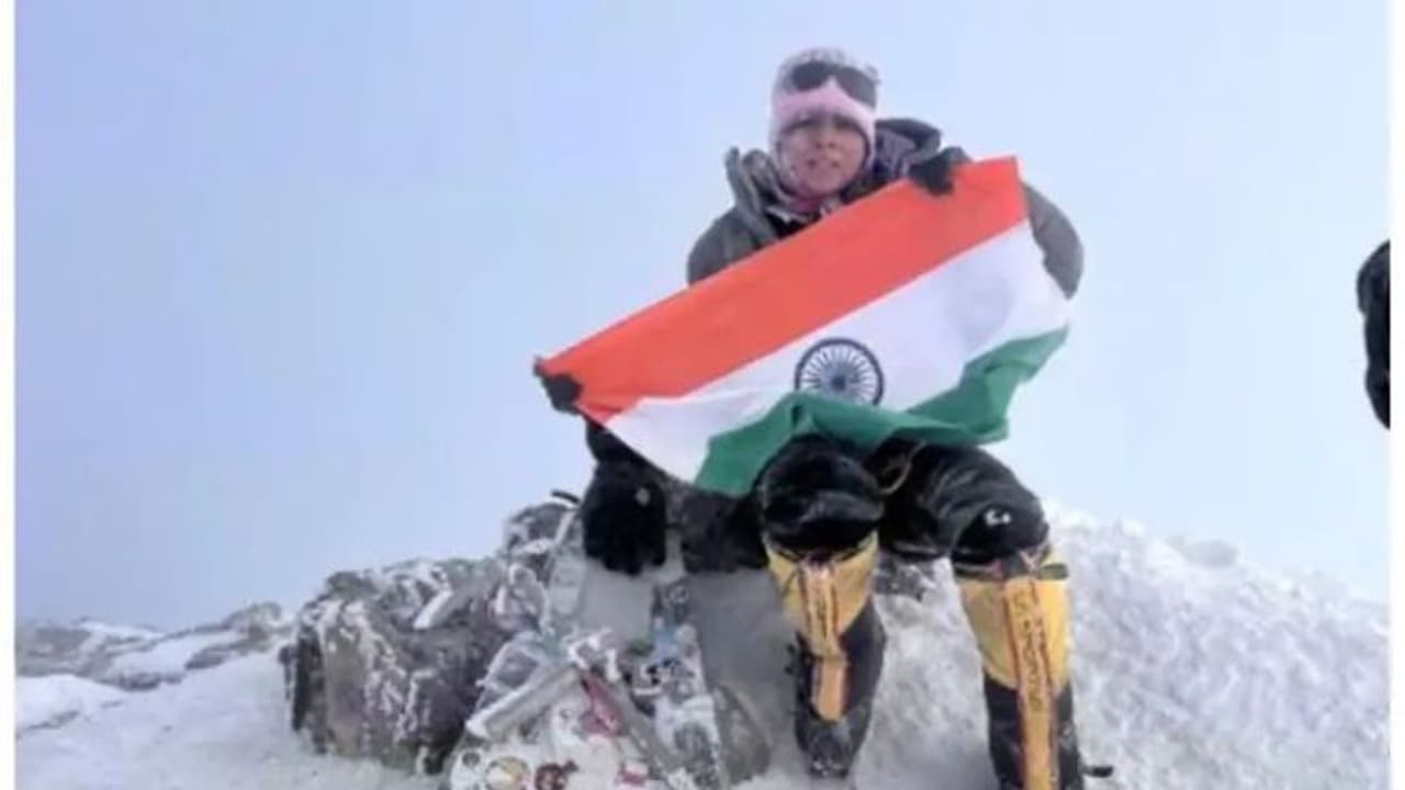 Bhawna Dehariya: ఐరోపాలోని ఎత్తైన శిఖరంపై మువ్వన్నెల రెపరెపలు.. భారతీయ పర్వతారోహకురాలి అదురైన పిట్ Bhawna Dehariya: ఐరోపాలోని ఎత్తైన శిఖరంపై మువ్వన్నెల రెపరెపలు.. భారతీయ పర్వతారోహకురాలి అదురైన పిట్