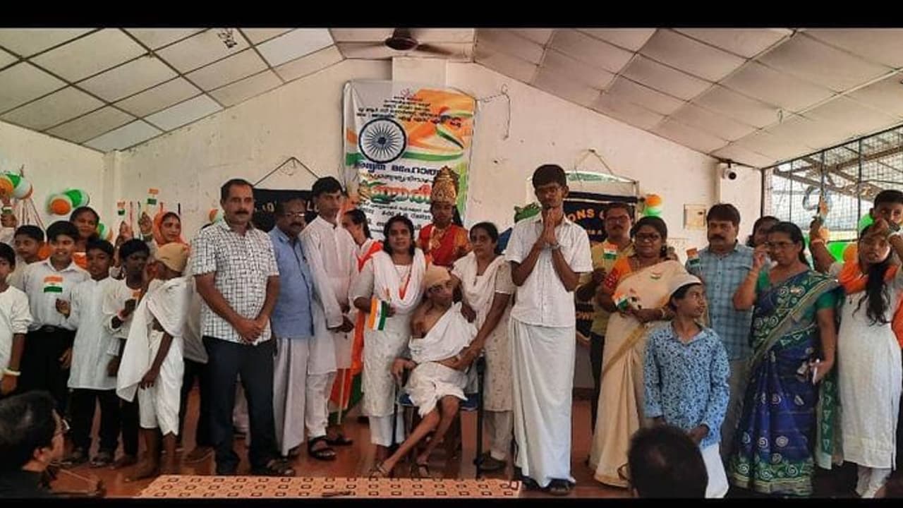 സ്വാതന്ത്ര്യദിനത്തിൽ കുട്ടികൾക്കായി 'ഈരില' ഒരുക്കി സ്കൂളിൽ ആഘോഷം സ്വാതന്ത്ര്യദിനത്തിൽ കുട്ടികൾക്കായി 'ഈരില' ഒരുക്കി സ്കൂളിൽ ആഘോഷം