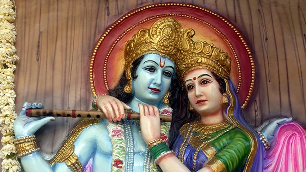 Janmashtami 2022: कौन कौन था श्रीकृष्ण के परिवार में? जानें उनकी 16 हजार पत्नी, पुत्री और पुत्रों के बारें में Janmashtami 2022: कौन कौन था श्रीकृष्ण के परिवार में? जानें उनकी 16 हजार पत्नी, पुत्री और पुत्रों के बारें में