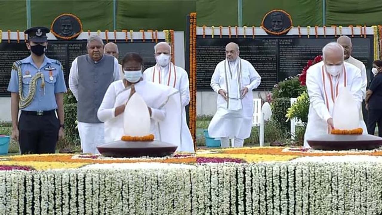 पूर्व PM अटल बिहारी वाजपेयी की चौथी पुण्यतिथि राष्ट्रपति, उपराष्ट्रपति व मोदी सहित कई नेताओं ने दी श्रद्धांजलि