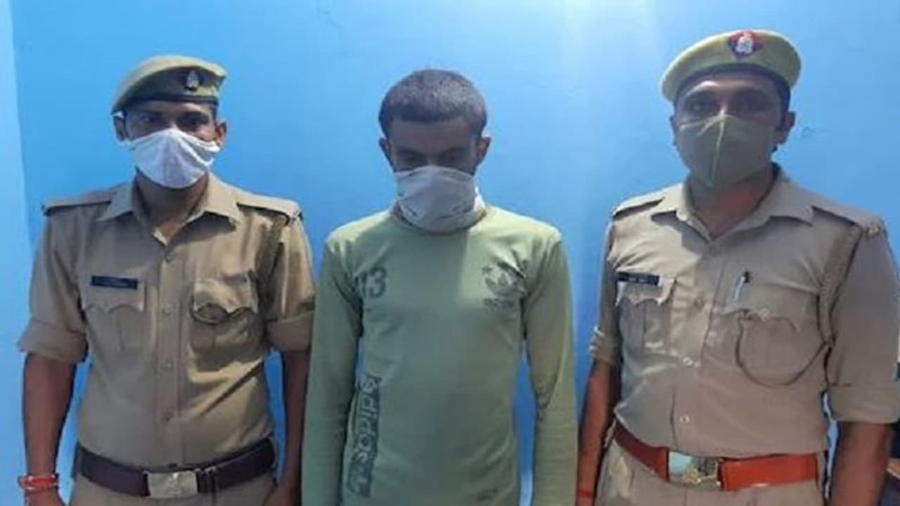 बागपत ट्रिपल मर्डर: 18 घंटे बाद बहनों और पिता की हत्या का आरोपी गिरफ्तार, पूछताछ में हुआ बड़ा खुलासा बागपत ट्रिपल मर्डर: 18 घंटे बाद बहनों और पिता की हत्या का आरोपी गिरफ्तार, पूछताछ में हुआ बड़ा खुलासा