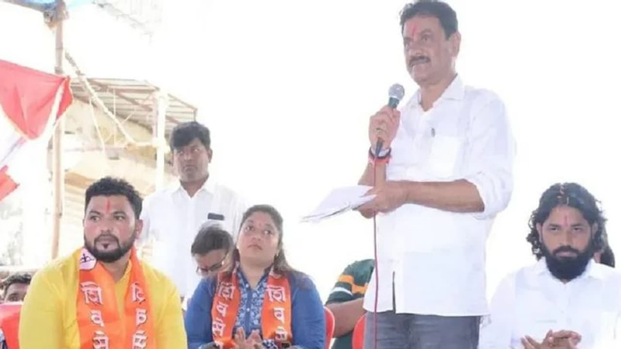  महाराष्ट्र में शिंदे के विधायक की दादागिरी, बोले 'हाथ पैर तोड़ दो...जमानत मैं करा दूंगा, टेंशन नहीं लेना'