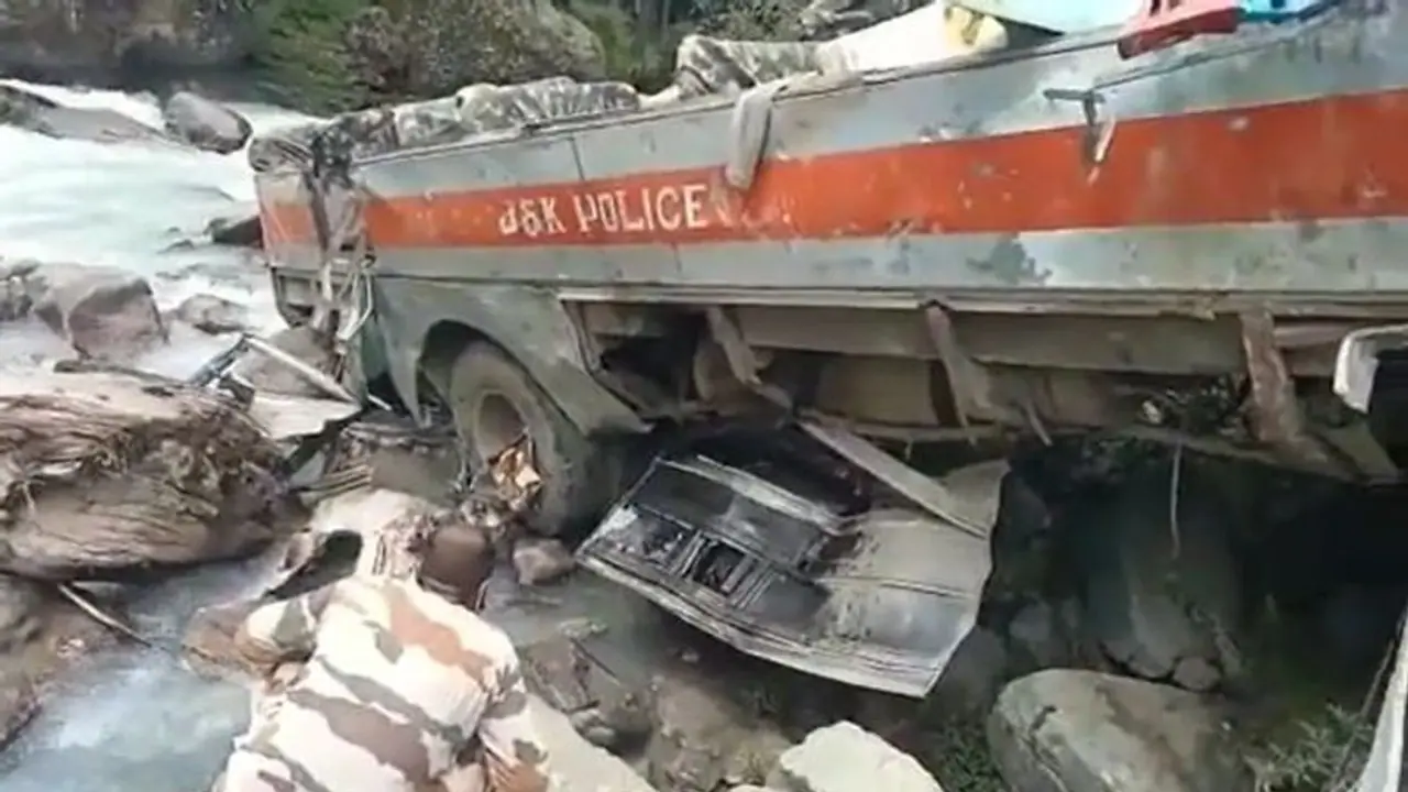 Bus carrying 39 soldiers falls into gorge in J&K's Pahalgam, 7 dead
