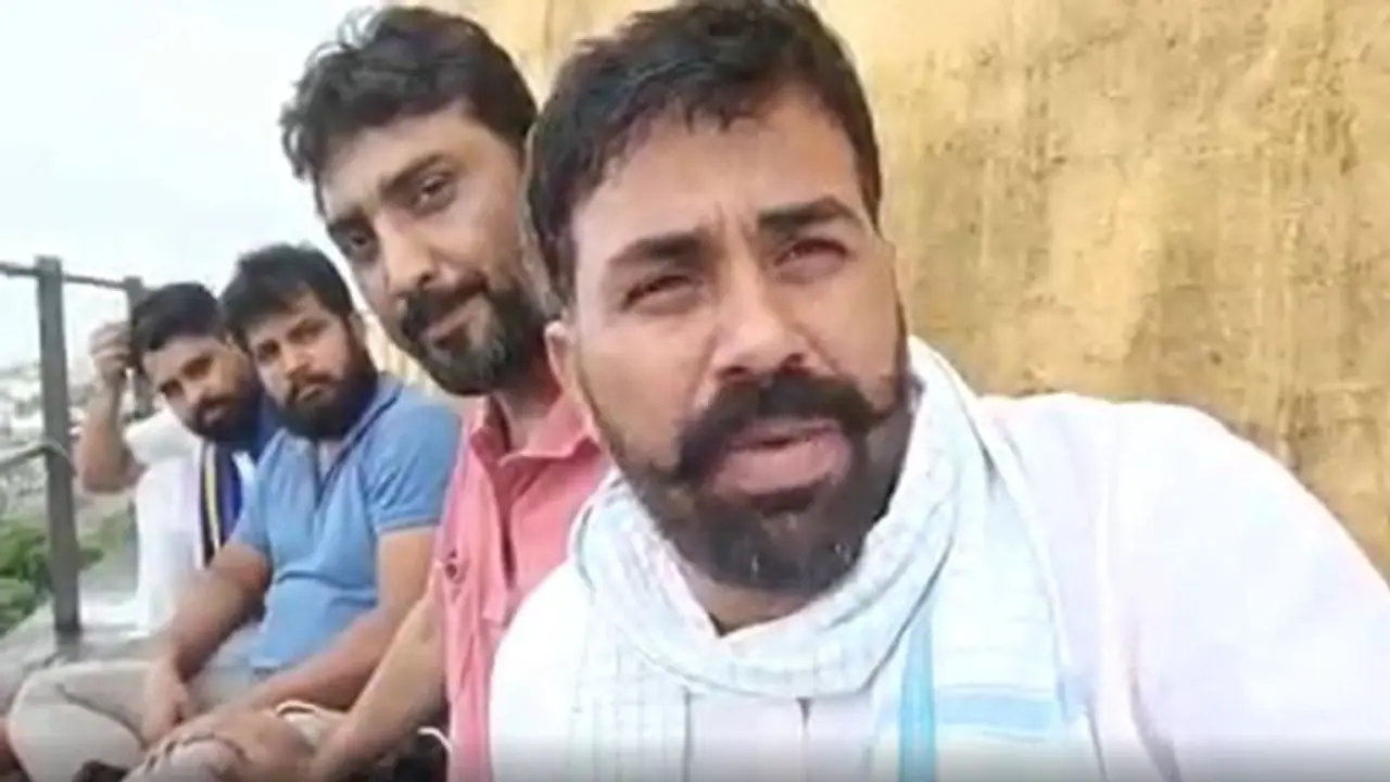 जालौर में दलित छात्र की हत्या मामला: जयपुर में विधानसभा के पास पानी की टंकी पर चढ़े 4 कार्यकर्ता, की ये मांग जालौर में दलित छात्र की हत्या मामला: जयपुर में विधानसभा के पास पानी की टंकी पर चढ़े 4 कार्यकर्ता, की ये मांग