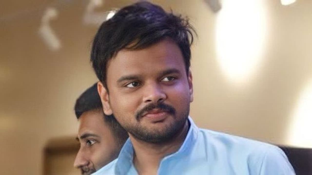 "இதயத்தை நொறுக்கும் இழப்பு"..திரை விமர்சகர் கெளஷிக் மரணம்..இரங்கல் தெரிவித்த பிரபலங்கள் "இதயத்தை நொறுக்கும் இழப்பு"..திரை விமர்சகர் கெளஷிக் மரணம்..இரங்கல் தெரிவித்த பிரபலங்கள்