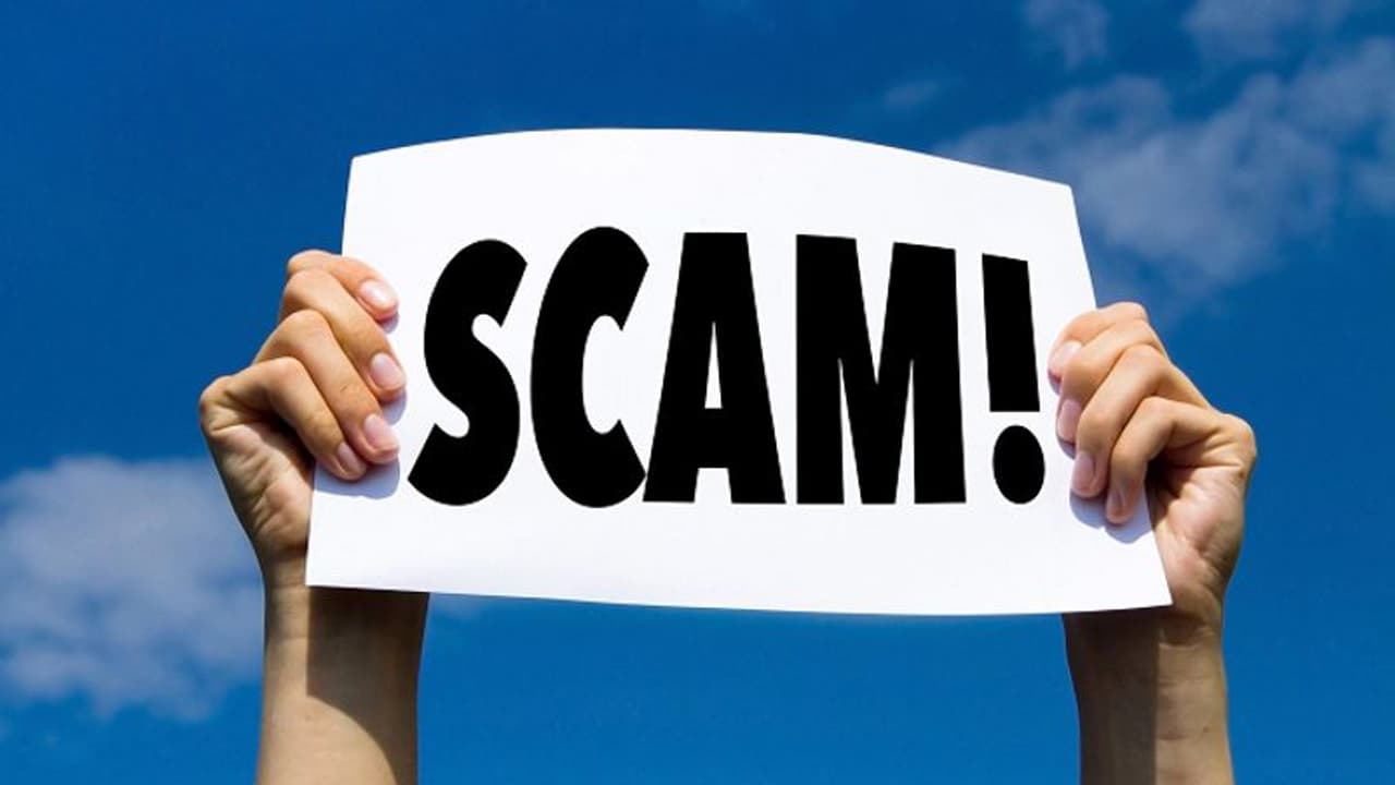 मुर्दे के नाम पर गोरखपुर में होता रहा कारोबार और बनता रहा कमीशन, डाक विभाग के इस खेल में सभी को किया हैरान मुर्दे के नाम पर गोरखपुर में होता रहा कारोबार और बनता रहा कमीशन, डाक विभाग के इस खेल में सभी को किया हैरान