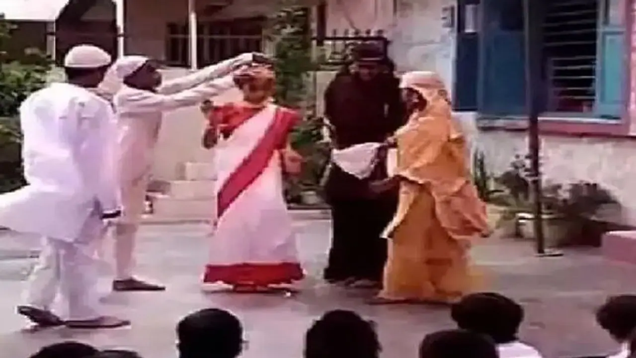लखनऊ में भारत माता बनी बच्ची का मुकुट उतार नमाज पढ़वाया, जानिए क्या है स्कूल के वायरल वीडियो का पूरा सच लखनऊ में भारत माता बनी बच्ची का मुकुट उतार नमाज पढ़वाया, जानिए क्या है स्कूल के वायरल वीडियो का पूरा सच