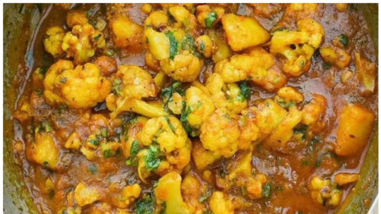 అన్నా క్యాంటీన్ కూర పాత్రలు తీసుకెళ్లిన పోలీసులు.. తెనాలిలో ఉద్రిక్తత... అన్నా క్యాంటీన్ కూర పాత్రలు తీసుకెళ్లిన పోలీసులు.. తెనాలిలో ఉద్రిక్తత...