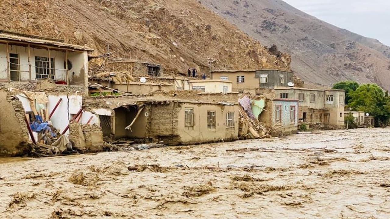 Heavy rains: ఆకస్మిక వరదలు.. 40 మందికి పైగా మృతి Heavy rains: ఆకస్మిక వరదలు.. 40 మందికి పైగా మృతి