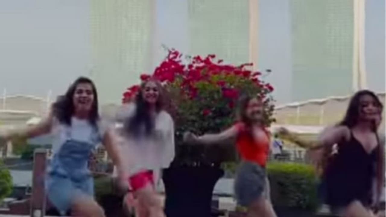 സഹോദരിമാര്‍ക്കൊപ്പം ചുവടുവച്ച് അഹാന കൃഷ്‍ണ വീഡിയോ