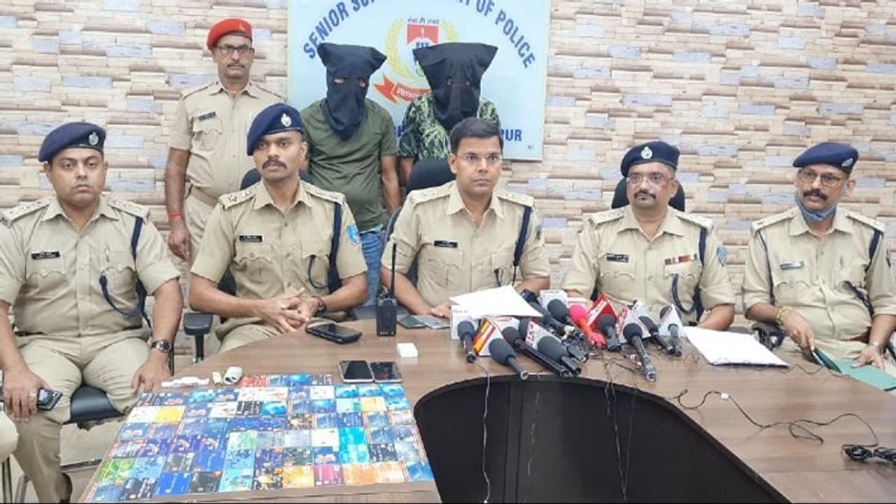 70 ATM कार्ड वाले 'भाई', पॉकेटमार से 20 30 रु. में ATM खरीदकर हमारा आपका अकाउंट खाली कर देते थे ये लोग 70 ATM कार्ड वाले 'भाई', पॉकेटमार से 20 30 रु. में ATM खरीदकर हमारा आपका अकाउंट खाली कर देते थे ये लोग