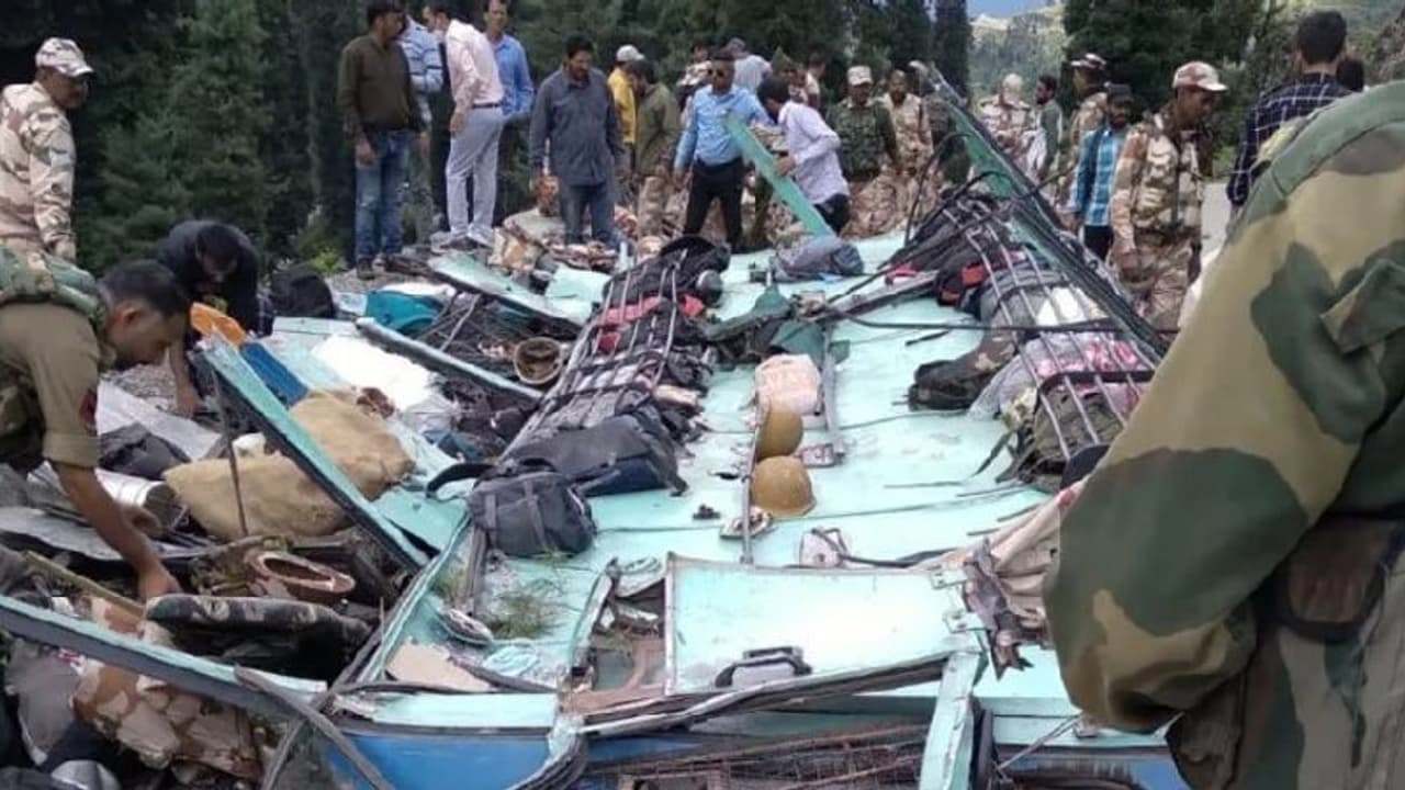  राजस्थान का लाल जम्मू कश्मीर में शहीद: 100 फीट गहरी खाई में गिरी बस खून से सन गई सीट