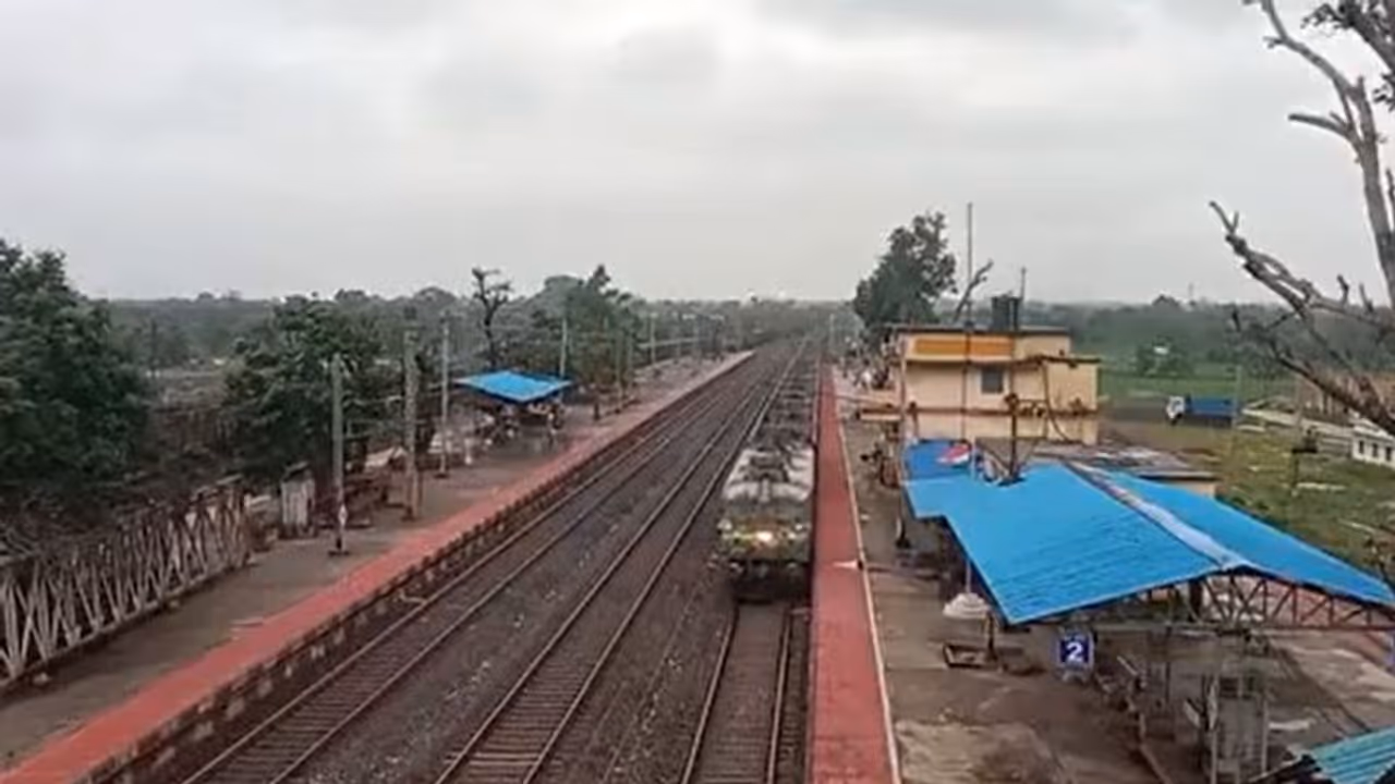 தங்கச்சி பொண்ணு திருமணத்துக்கு சென்றபோது சோகம்.. ரயிலில் இருந்து தவறி விழுந்த பெண் உடல் நசுங்கி பலி..!