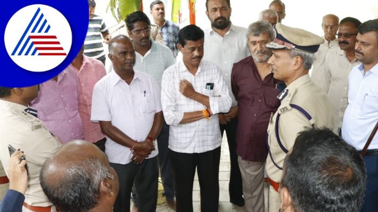 ಪೊಲೀಸ್ ಸರ್ಪಗಾವಲಲ್ಲಿ ಶಿವಮೊಗ್ಗ ನಗರ: ಅಂಗಡಿ ಮುಂಗಟ್ಟು ಬಂದ್ ಪೊಲೀಸ್ ಸರ್ಪಗಾವಲಲ್ಲಿ ಶಿವಮೊಗ್ಗ ನಗರ: ಅಂಗಡಿ ಮುಂಗಟ್ಟು ಬಂದ್