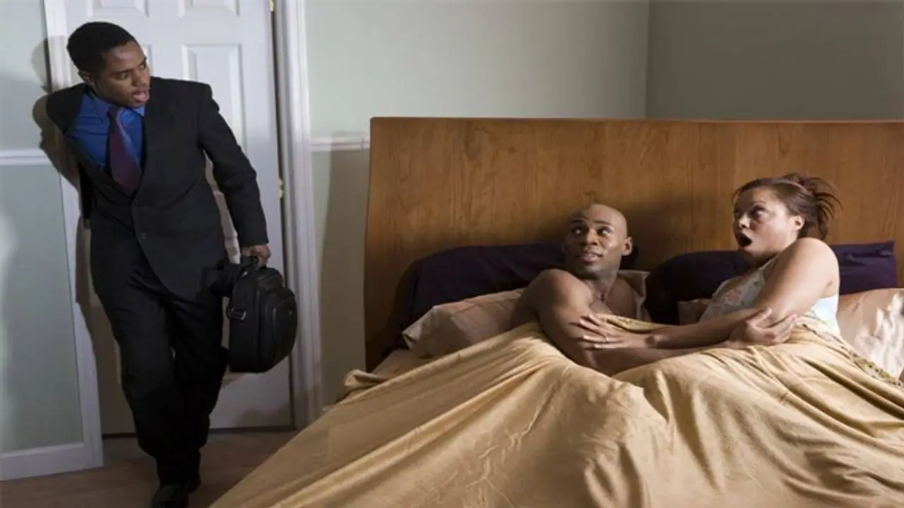 ब्लैक डायरी: 6 महीने बाद जब मैं टूर से घर लौटा तो पत्नी का मोबाइल देख पूरी तरह से टूट गया ब्लैक डायरी: 6 महीने बाद जब मैं टूर से घर लौटा तो पत्नी का मोबाइल देख पूरी तरह से टूट गया