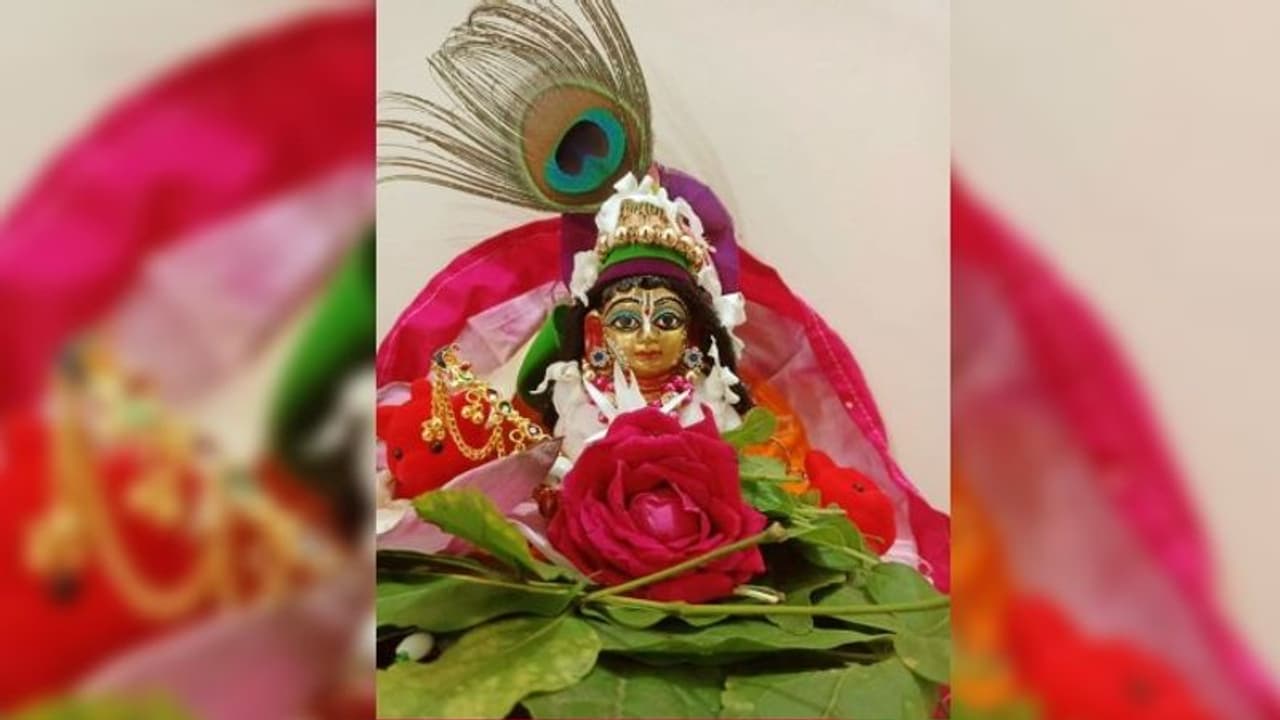 জন্মাষ্টমীতে শুভ ফল পেতে রাশি অনুযায়ী গোপালকে নিবেদন করুন এগুলি জন্মাষ্টমীতে শুভ ফল পেতে রাশি অনুযায়ী গোপালকে নিবেদন করুন এগুলি