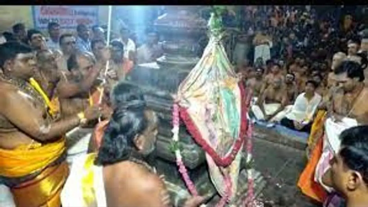 திருச்செந்தூர் கோவில் ஆவணி மாத திருவிழா.. இன்று கொடியேற்றத்துடன் தொடக்கம்.. 26 ஆம் தேதி தேரோட்டம்.. திருச்செந்தூர் கோவில் ஆவணி மாத திருவிழா.. இன்று கொடியேற்றத்துடன் தொடக்கம்.. 26 ஆம் தேதி தேரோட்டம்..