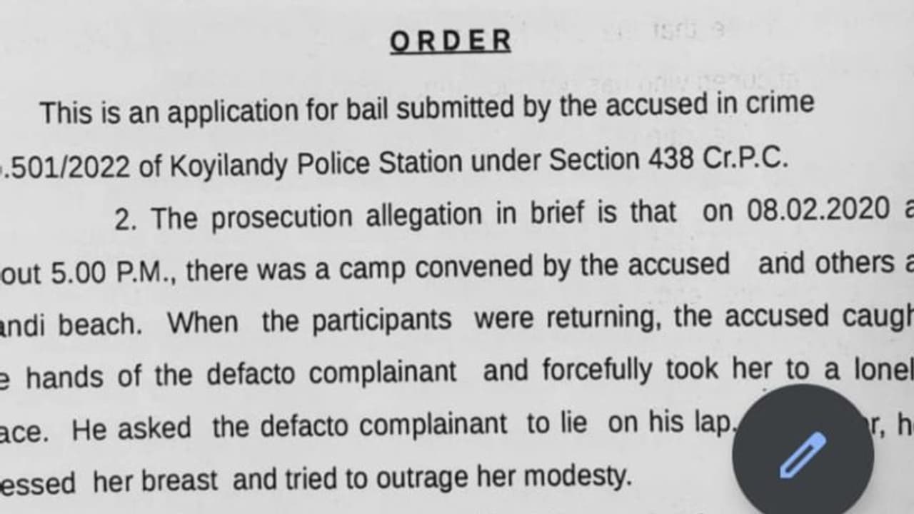സിവിക് ചന്ദ്രൻ കേസ്: 'പുറത്തുവന്നത് മെയിൽ ഷോവനിസം'; സെഷൻസ് കോടതി പരാമർശത്തിൽ വ്യാപക പ്രതിഷേധം സിവിക് ചന്ദ്രൻ കേസ്: 'പുറത്തുവന്നത് മെയിൽ ഷോവനിസം'; സെഷൻസ് കോടതി പരാമർശത്തിൽ വ്യാപക പ്രതിഷേധം