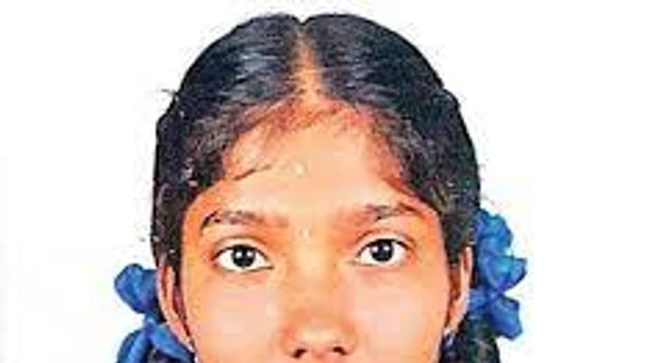 பொறியியல் தரவரிசைப் பட்டியல் வெளியீடு.. 200க்கு 200 கட் ஆஃப் எடுத்து அசத்திய அரசு பள்ளி மாணவி.. பொறியியல் தரவரிசைப் பட்டியல் வெளியீடு.. 200க்கு 200 கட் ஆஃப் எடுத்து அசத்திய அரசு பள்ளி மாணவி..