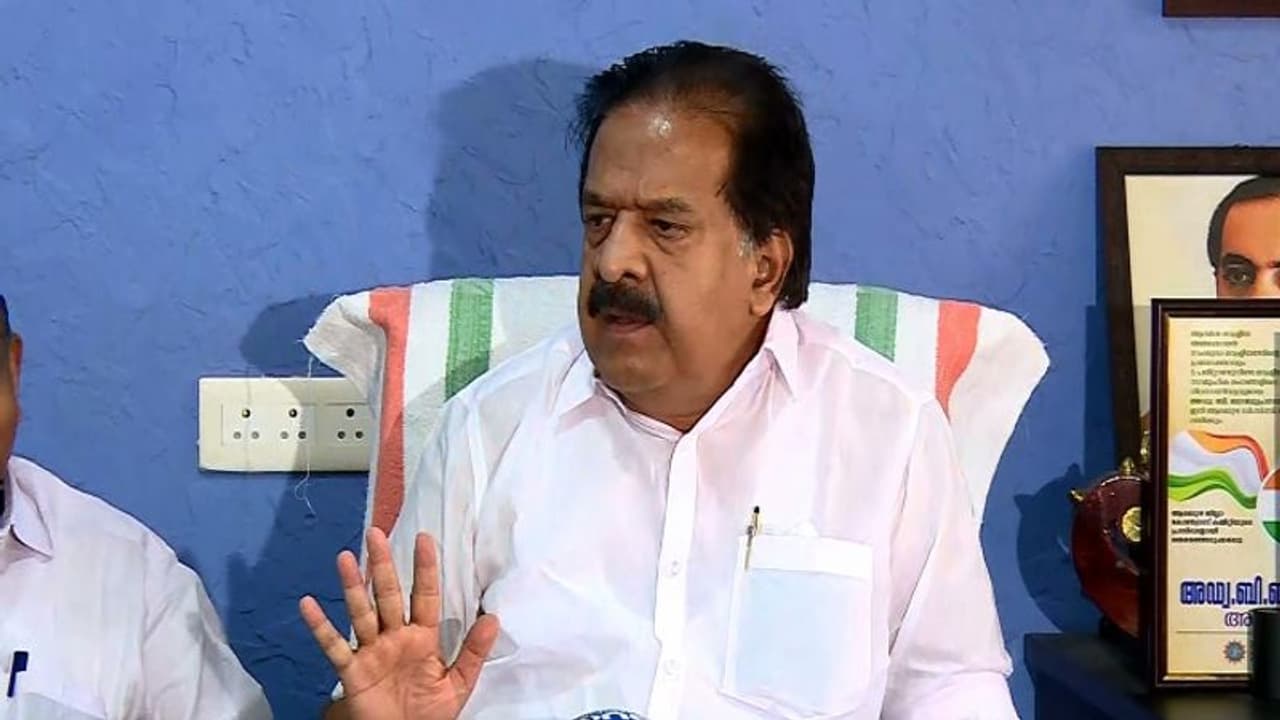 ലോകായുക്ത : 'വീരവാദം പറഞ്ഞ കാനം പിണറായിക്ക് മുന്നില്‍ അടിയറവ് പറഞ്ഞു, സിപിഐ വാദം സ്വീകാര്യമല്ല': ചെന്നിത്തല