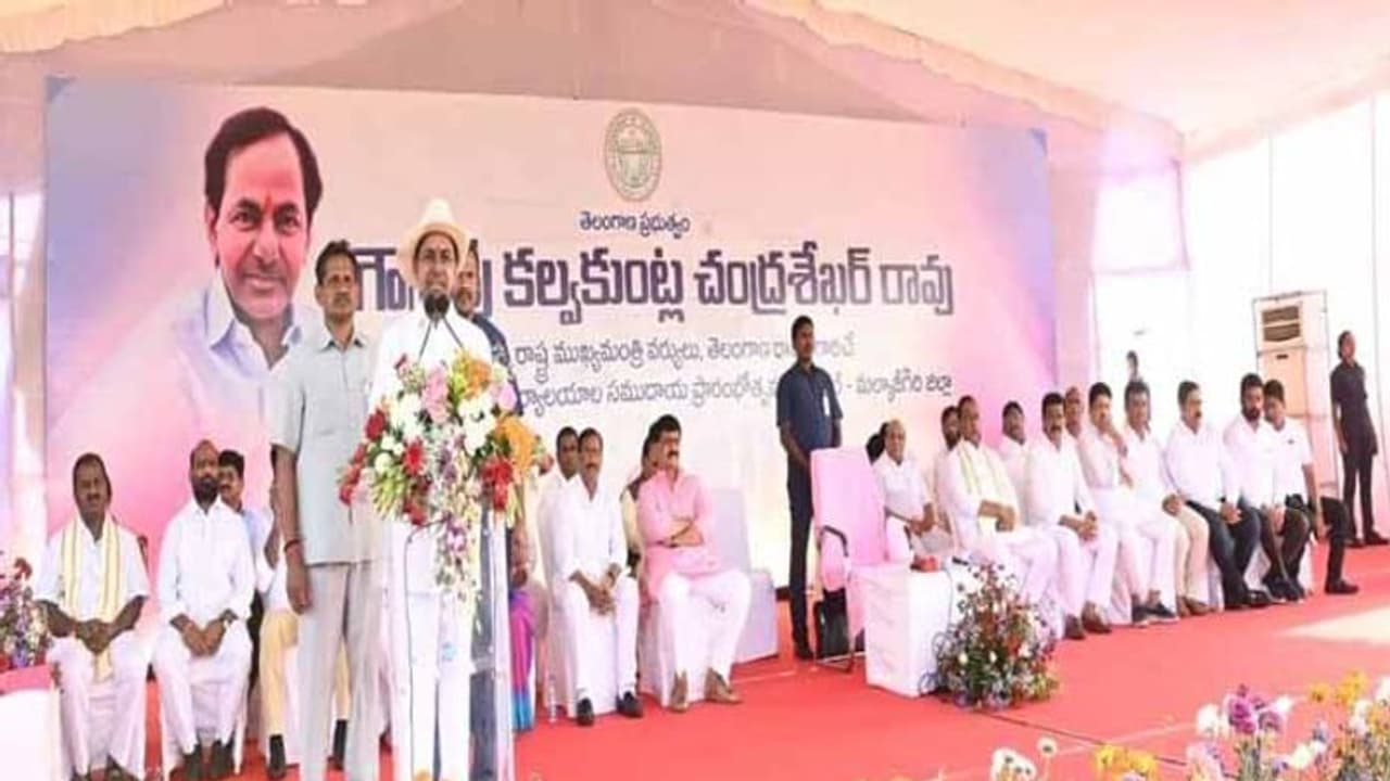 తెలంగాణలో అభివృద్ధిని చెడగొట్టే ప్రయత్నం, అప్రమత్తంగా ఉండాలి: కేసీఆర్