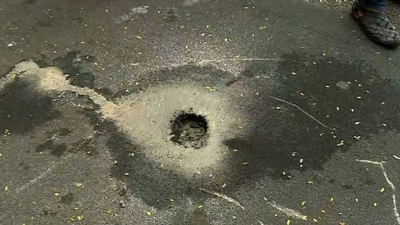 അറ്റകുറ്റപണി ചെയ്ത റോഡ് 6 മാസത്തിൽ തകരുന്നു, 112 റോഡുകളിൽ വിജിലൻസ് പരിശോധന; വ്യാപക ക്രമക്കേട് കണ്ടെത്തി അറ്റകുറ്റപണി ചെയ്ത റോഡ് 6 മാസത്തിൽ തകരുന്നു, 112 റോഡുകളിൽ വിജിലൻസ് പരിശോധന; വ്യാപക ക്രമക്കേട് കണ്ടെത്തി