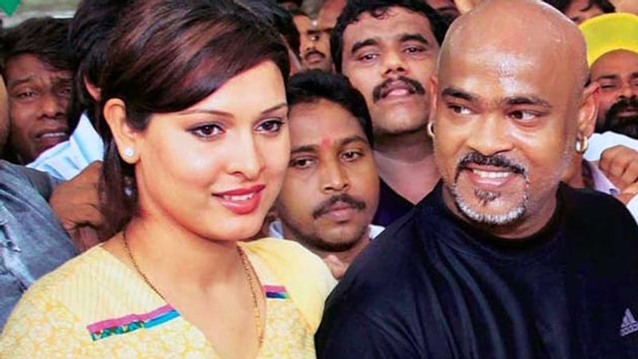 மது போதையில் சமையல் பாத்திரம் கொண்டு மனைவி மீது தாக்குதல்: வினோத் காம்ப்ளி மீது புகார்! மது போதையில் சமையல் பாத்திரம் கொண்டு மனைவி மீது தாக்குதல்: வினோத் காம்ப்ளி மீது புகார்!