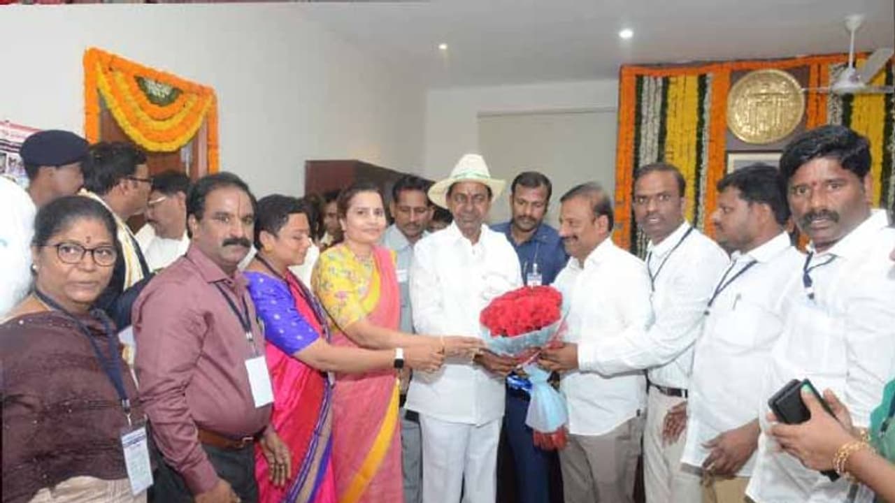 మా డిమాండ్లు పరిష్కరించాలి: కేసీఆర్ ను కోరిన ట్రెసా ప్రతినిధులు మా డిమాండ్లు పరిష్కరించాలి: కేసీఆర్ ను కోరిన ట్రెసా ప్రతినిధులు