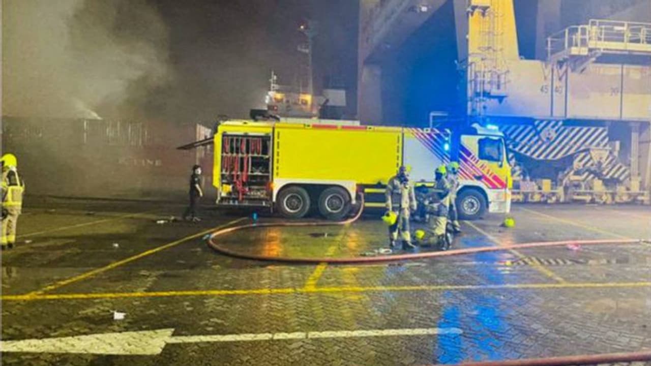 ദുബൈ ജബല് അലി തുറമുഖത്തെ തീപിടുത്തിന് കാരണം അശ്രദ്ധ; ഇന്ത്യക്കാരനുള്പ്പെടെ അഞ്ച് പേര് കുറ്റക്കാര് ദുബൈ ജബല് അലി തുറമുഖത്തെ തീപിടുത്തിന് കാരണം അശ്രദ്ധ; ഇന്ത്യക്കാരനുള്പ്പെടെ അഞ്ച് പേര് കുറ്റക്കാര്