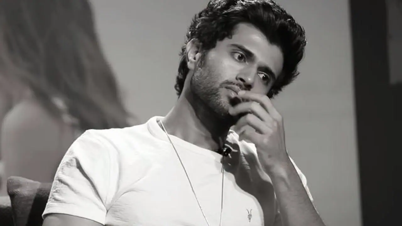 ప్రెస్ మీట్ లో విజయ్ దేవరకొండ ప్రవర్తనపై విమర్శలు.. స్పందించిన రౌడీ హీరో.! ప్రెస్ మీట్ లో విజయ్ దేవరకొండ ప్రవర్తనపై విమర్శలు.. స్పందించిన రౌడీ హీరో.!