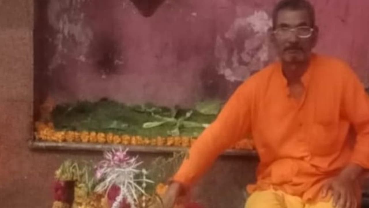 जयपुर से बड़ी खबर: जन्माष्टमी के एक दिन पहले कृष्ण मंदिर के पुजारी ने खुद को लगाई आग, मच गया हड़कंप जयपुर से बड़ी खबर: जन्माष्टमी के एक दिन पहले कृष्ण मंदिर के पुजारी ने खुद को लगाई आग, मच गया हड़कंप