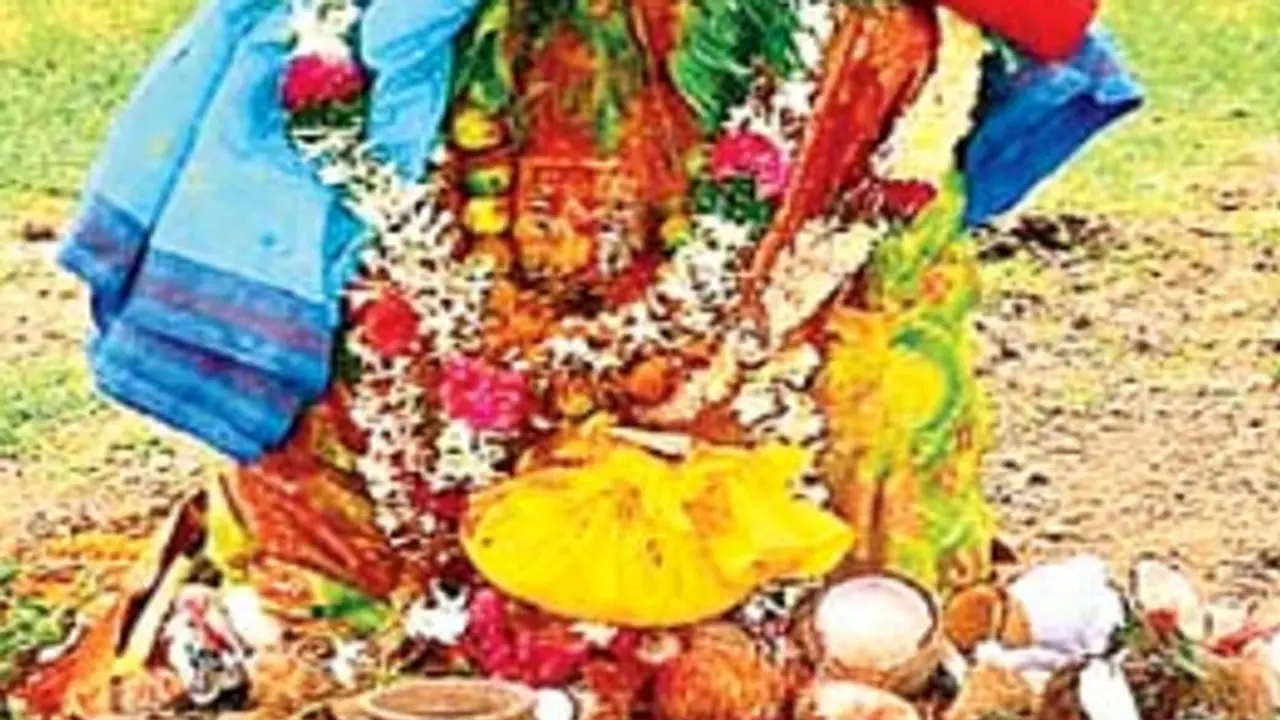 వరంగల్లో సినిమాటిక్ సన్నివేశం.. రాత్రికి రాత్రే వెలిసిన పోచమ్మ విగ్రహం.. మరుసటి రోజే ఊహించని ట్విస్ట్.. వరంగల్లో సినిమాటిక్ సన్నివేశం.. రాత్రికి రాత్రే వెలిసిన పోచమ్మ విగ్రహం.. మరుసటి రోజే ఊహించని ట్విస్ట్..