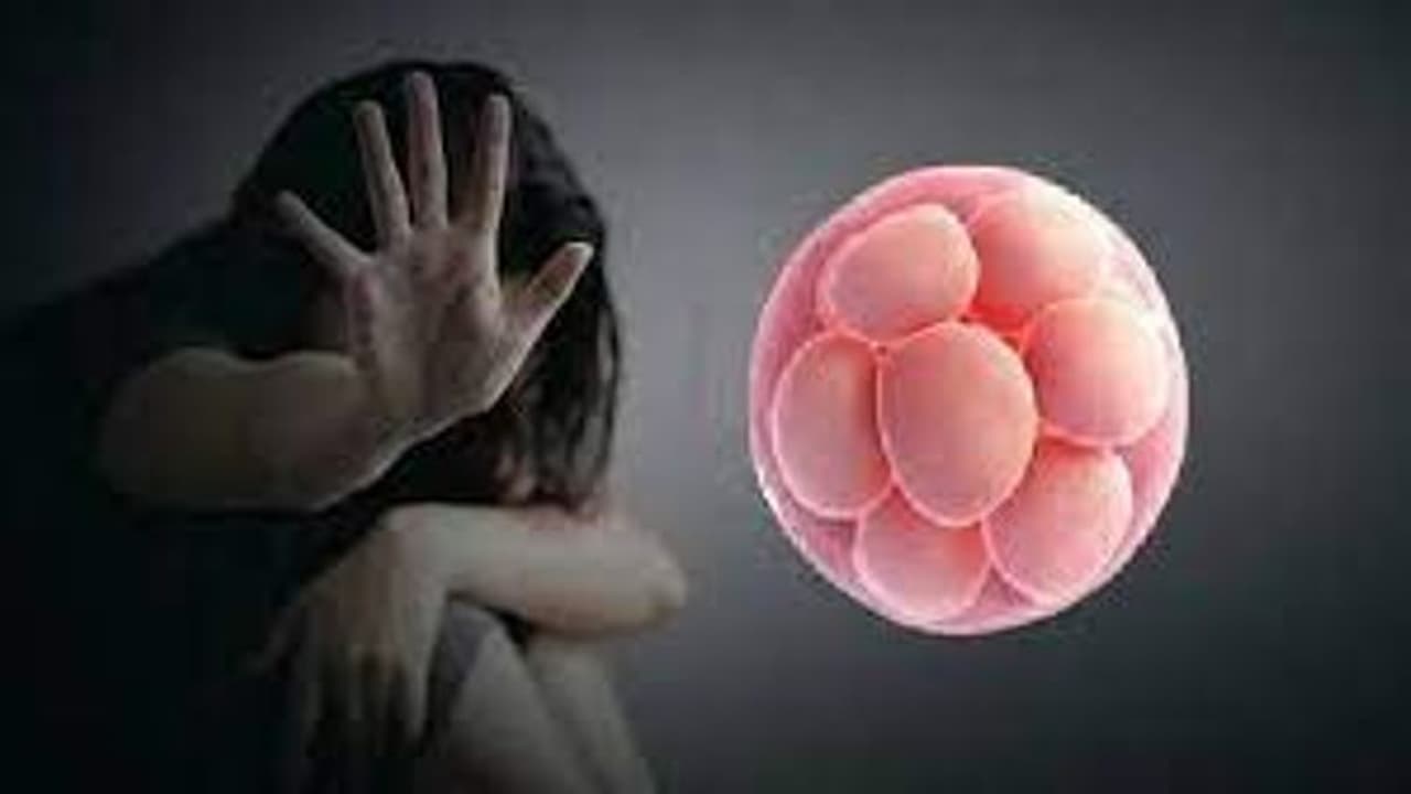 16 வயது சிறுமியின் கருமுட்டை விற்பனை விவகாரம்.. தாய் உள்ளிட்ட 4 பேர் குண்டர் சட்டத்தின் கீழ் கைது 16 வயது சிறுமியின் கருமுட்டை விற்பனை விவகாரம்.. தாய் உள்ளிட்ட 4 பேர் குண்டர் சட்டத்தின் கீழ் கைது