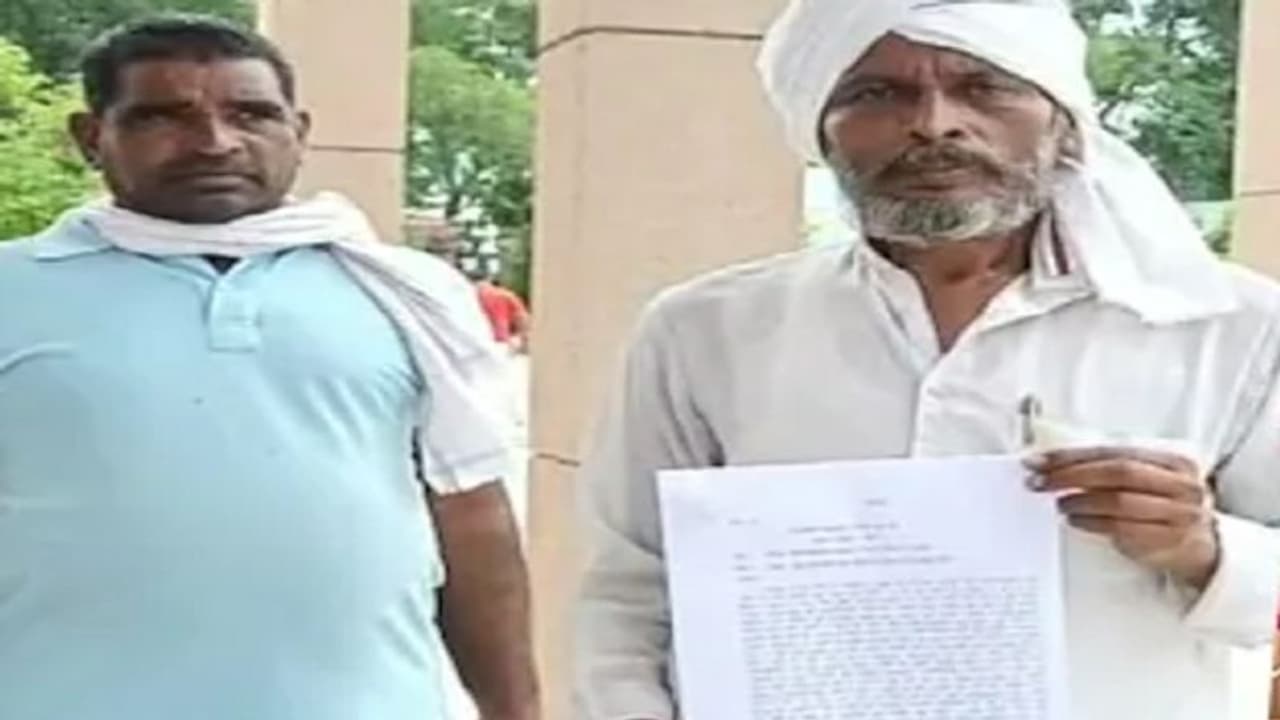 पत्नी और 2 बेटियों की मौत के बाद बुजुर्ग ने राष्ट्रपति से लगाई इच्छामृत्यु की गुहार, जानिए क्या है पूरा मामला पत्नी और 2 बेटियों की मौत के बाद बुजुर्ग ने राष्ट्रपति से लगाई इच्छामृत्यु की गुहार, जानिए क्या है पूरा मामला