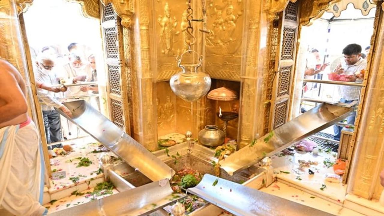 वाराणसी: श्री काशी विश्वनाथ धाम ने सावन के माह में तोड़े सारे रिकॉर्ड, सुविधाओं का भी रखा गया पूरा ख्याल वाराणसी: श्री काशी विश्वनाथ धाम ने सावन के माह में तोड़े सारे रिकॉर्ड, सुविधाओं का भी रखा गया पूरा ख्याल