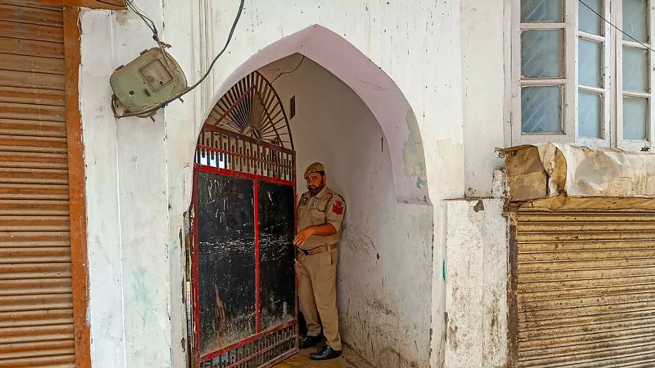 JK की 4 बड़ी NEWS: विधानसभा चुनाव को लेकर बड़ा फैसला, NIA का आतंकी के घर छापा और ये भी पढ़ें JK की 4 बड़ी NEWS: विधानसभा चुनाव को लेकर बड़ा फैसला, NIA का आतंकी के घर छापा और ये भी पढ़ें