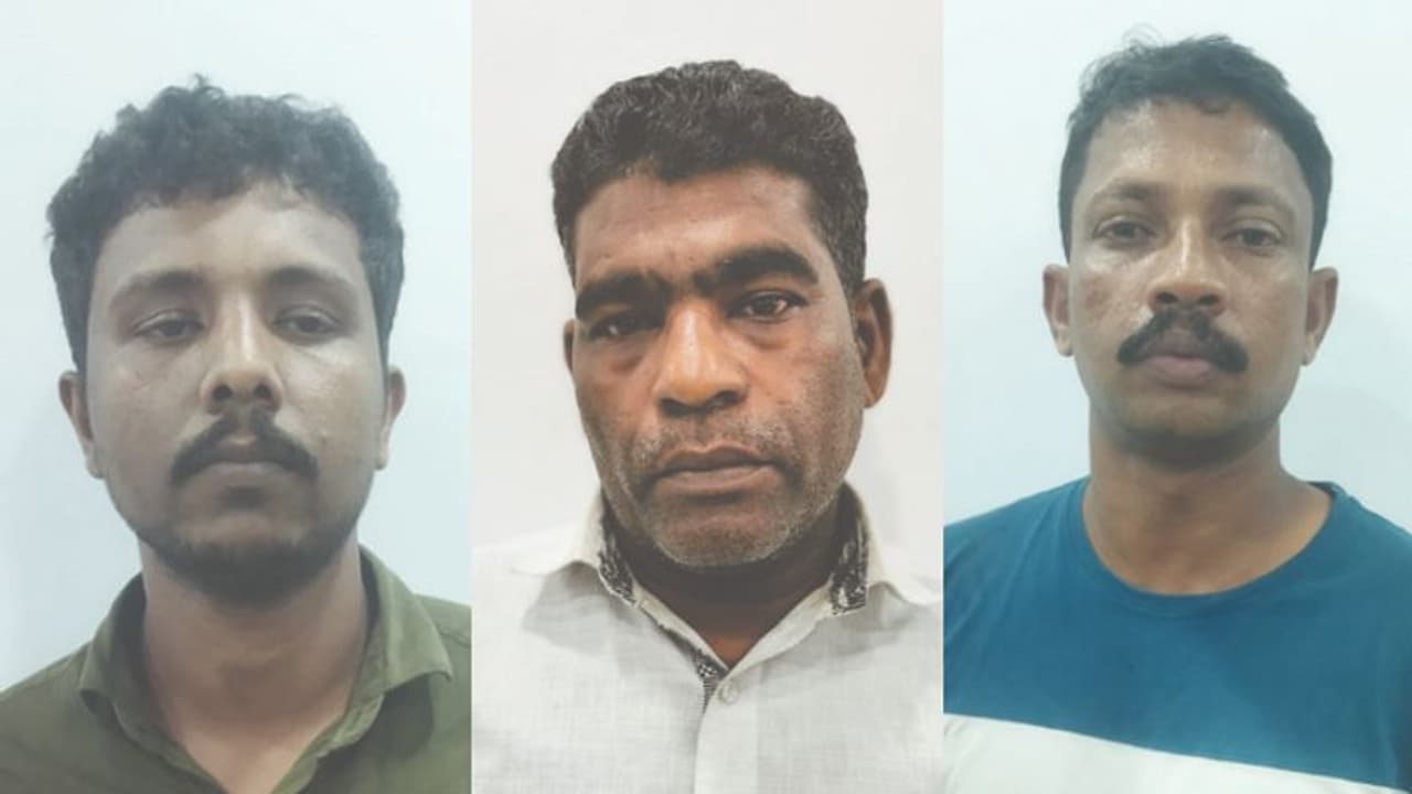 ഒരു വര്ഷമായി 15 കാരനെ പ്രകൃതിവിരുദ്ധ പീഡനത്തിനിരയാക്കി; മലപ്പുറത്ത് മൂന്ന് പേര് പിടിയില് ഒരു വര്ഷമായി 15 കാരനെ പ്രകൃതിവിരുദ്ധ പീഡനത്തിനിരയാക്കി; മലപ്പുറത്ത് മൂന്ന് പേര് പിടിയില്