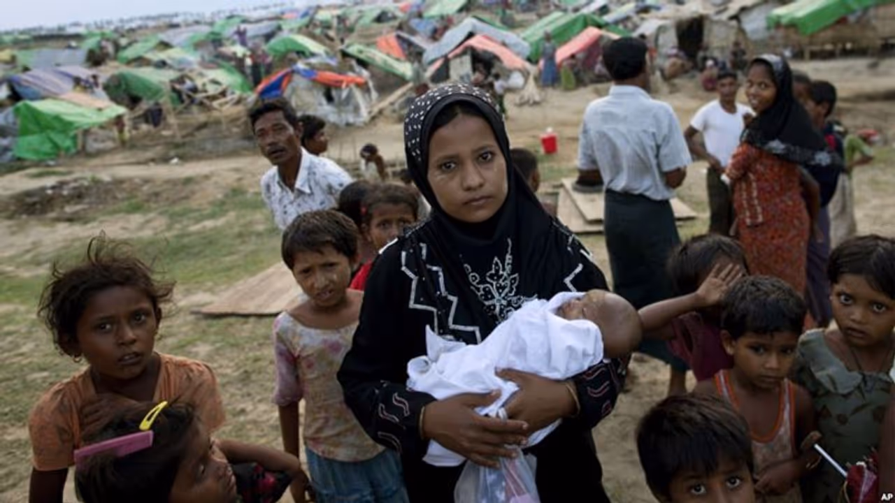 कौन हैं रोहिंग्या और देशभर में कैसे फैल गए; जानिए भारत में कैसे आए और क्यों इन्हें लेकर मचा है बवाल कौन हैं रोहिंग्या और देशभर में कैसे फैल गए; जानिए भारत में कैसे आए और क्यों इन्हें लेकर मचा है बवाल