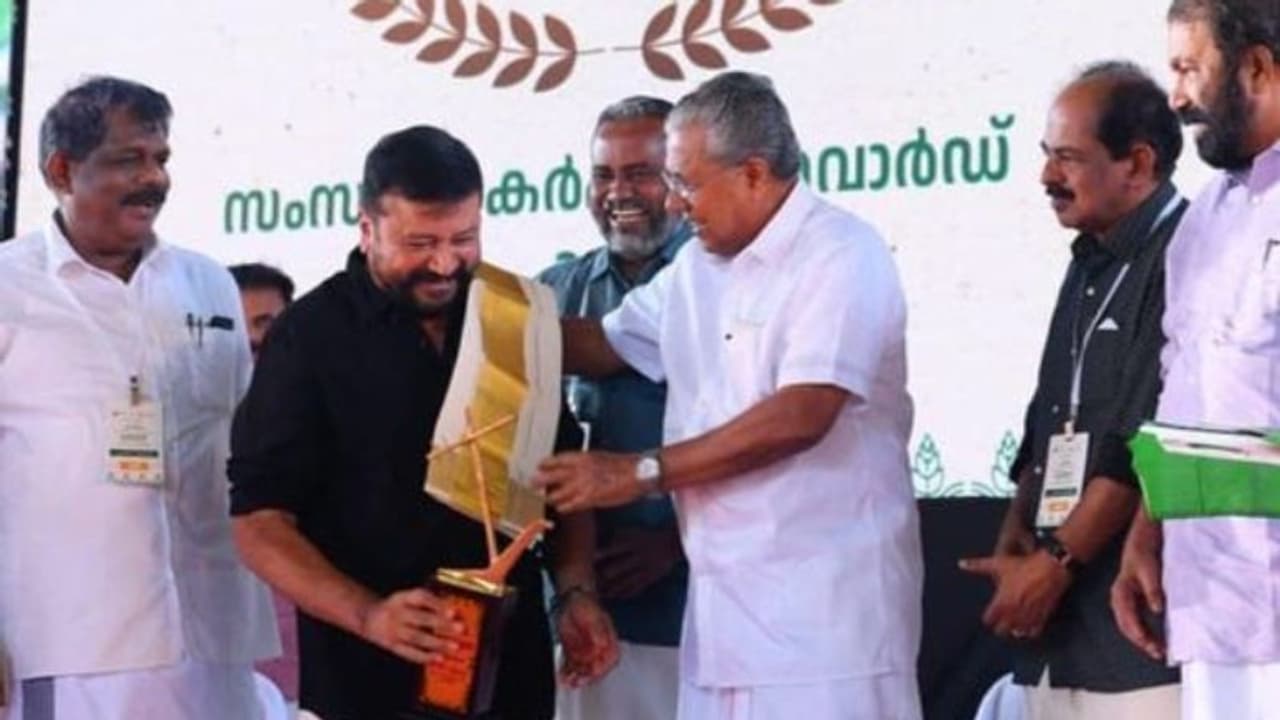 ഇത് കൃഷിക്കാരൻ ജയറാം, ആദരിച്ച് മുഖ്യമന്ത്രി; സന്തോഷം പങ്കുവച്ച് നടൻ