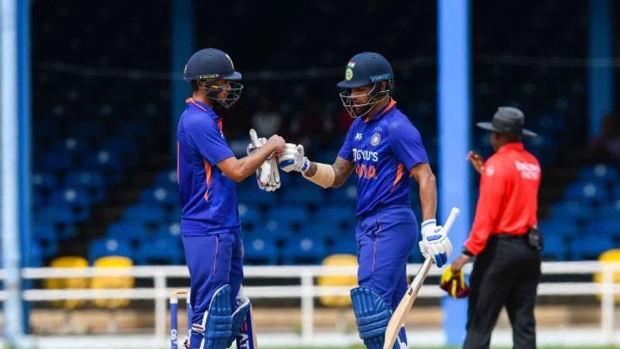 INDvsZIM 1st ODI: పసలేదు! ఆడుతూ పాడుతూ కొట్టేసిన టీమిండియా... రాహుల్కి తొలి విజయం... INDvsZIM 1st ODI: పసలేదు! ఆడుతూ పాడుతూ కొట్టేసిన టీమిండియా... రాహుల్కి తొలి విజయం...