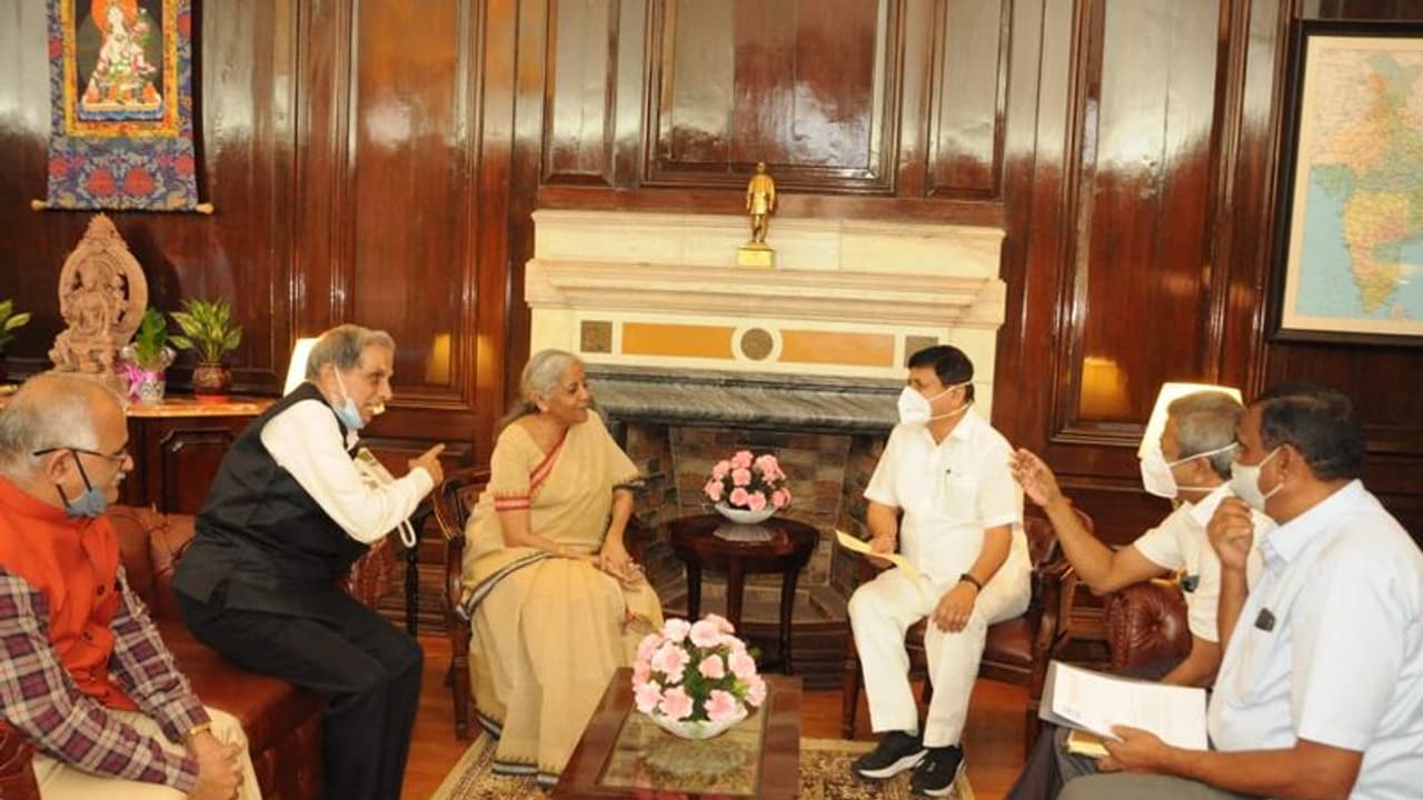 ನಿರ್ಮಲಾ ಸೀತಾರಾಮನ್ ಭೇಟಿಯಾದ ಆರಗ ಜ್ಞಾನೇಂದ್ರ: ಅಡಿಕೆ ಬೆಳೆಗಾರರ ಸಮಸ್ಯೆ ಬಗ್ಗೆ ಚರ್ಚೆ ನಿರ್ಮಲಾ ಸೀತಾರಾಮನ್ ಭೇಟಿಯಾದ ಆರಗ ಜ್ಞಾನೇಂದ್ರ: ಅಡಿಕೆ ಬೆಳೆಗಾರರ ಸಮಸ್ಯೆ ಬಗ್ಗೆ ಚರ್ಚೆ