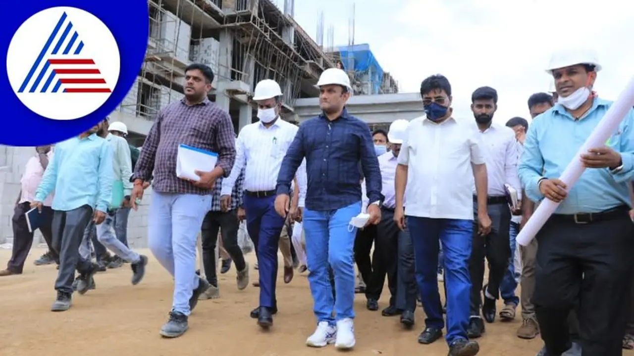 Chikkaballapur: ವೈದ್ಯಕೀಯ ಕಾಲೇಜು ಕಟ್ಟಡ ಕಾಮಗಾರಿ ಪರಿಶೀಲಿಸಿದ ಆರೋಗ್ಯ ಸಚಿವ ಸುಧಾಕರ್ Chikkaballapur: ವೈದ್ಯಕೀಯ ಕಾಲೇಜು ಕಟ್ಟಡ ಕಾಮಗಾರಿ ಪರಿಶೀಲಿಸಿದ ಆರೋಗ್ಯ ಸಚಿವ ಸುಧಾಕರ್