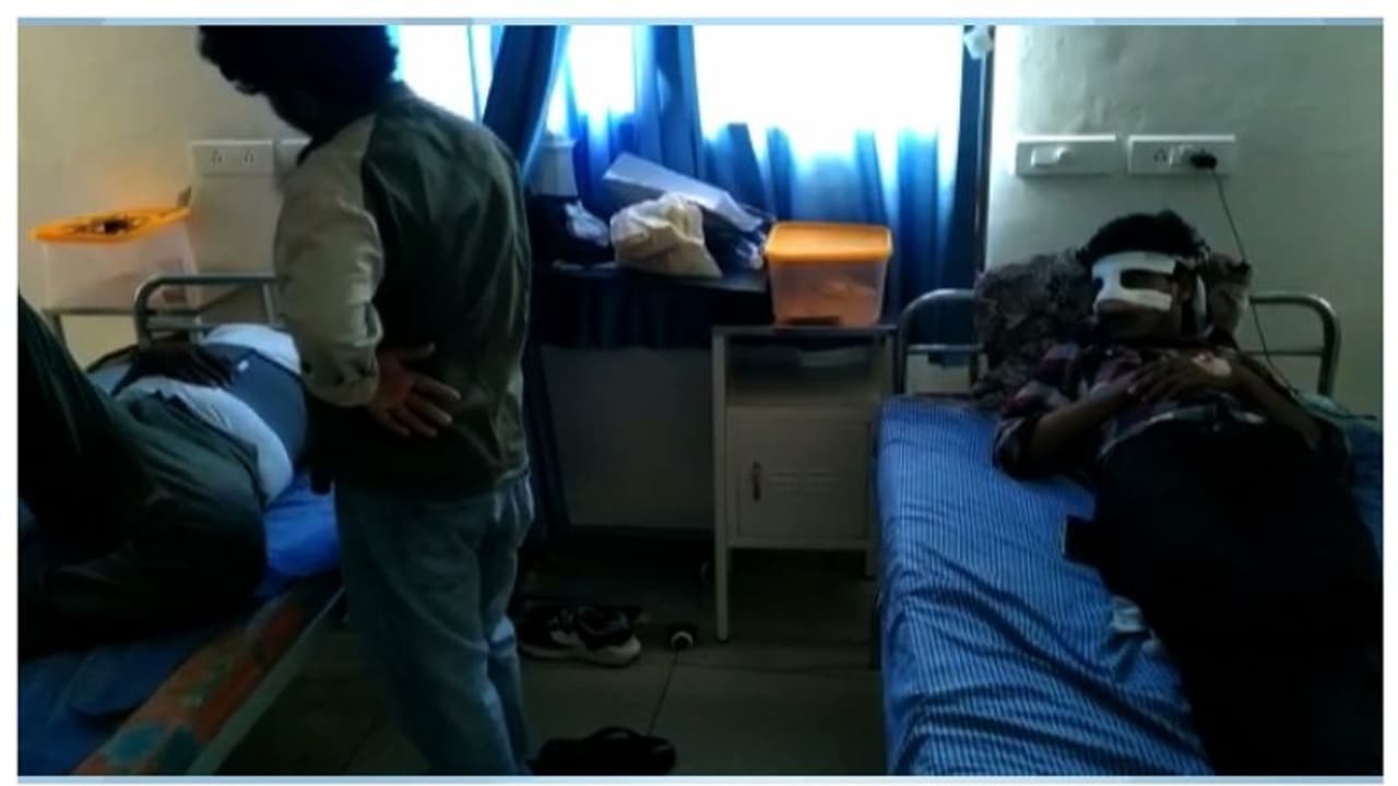 ബത്തേരിയിലെ സ്വകാര്യ കോളേജില് വിദ്യാര്ത്ഥി സംഘര്ഷം, 13 പേര്ക്ക് പരിക്ക്,14 വിദ്യാര്ത്ഥികള്ക്കെതിരെ കേസ് ബത്തേരിയിലെ സ്വകാര്യ കോളേജില് വിദ്യാര്ത്ഥി സംഘര്ഷം, 13 പേര്ക്ക് പരിക്ക്,14 വിദ്യാര്ത്ഥികള്ക്കെതിരെ കേസ്